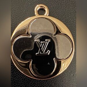 Gorgeous Louis Vuitton Black and Gold Clover Zipper Pull!